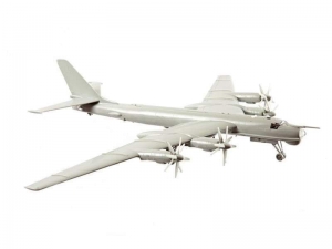 Сборная модель ZVEZDA Советский стратегический бомбардировщик Ту-95 (ограниченная серия), 1/144